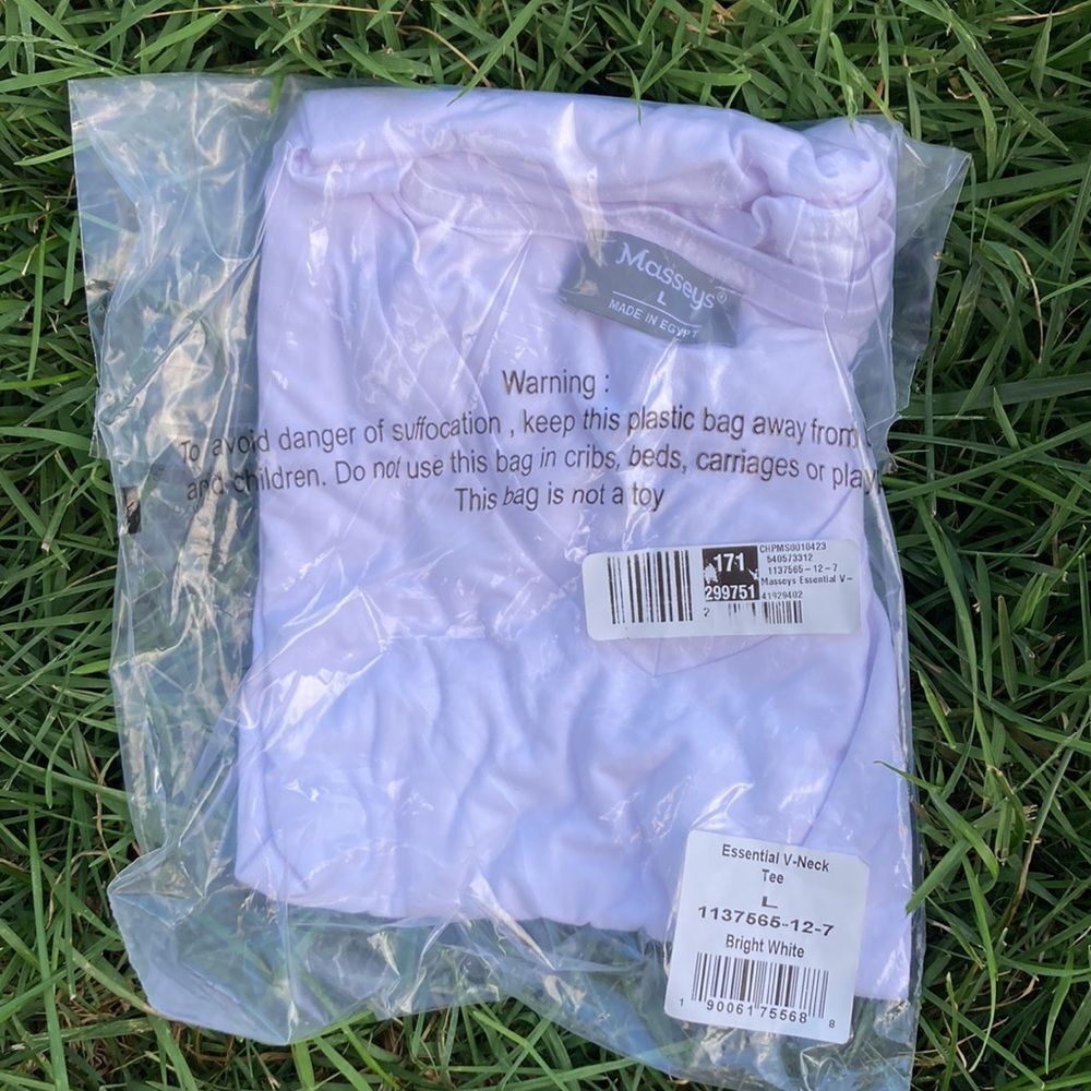 Masseys Essential V-neck Tee in Bright White